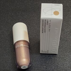 r.e.m. beauty Liquid Eyeshadow in Comet (Metallic Champagne)